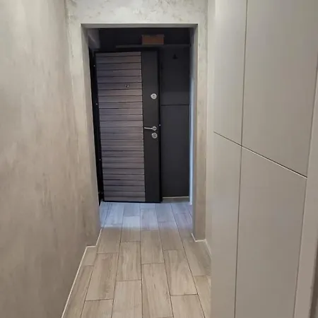 3 Semidecomandat Apartment *