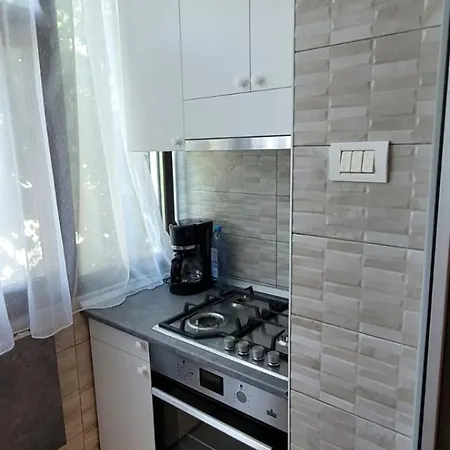 3 Semidecomandat Apartment